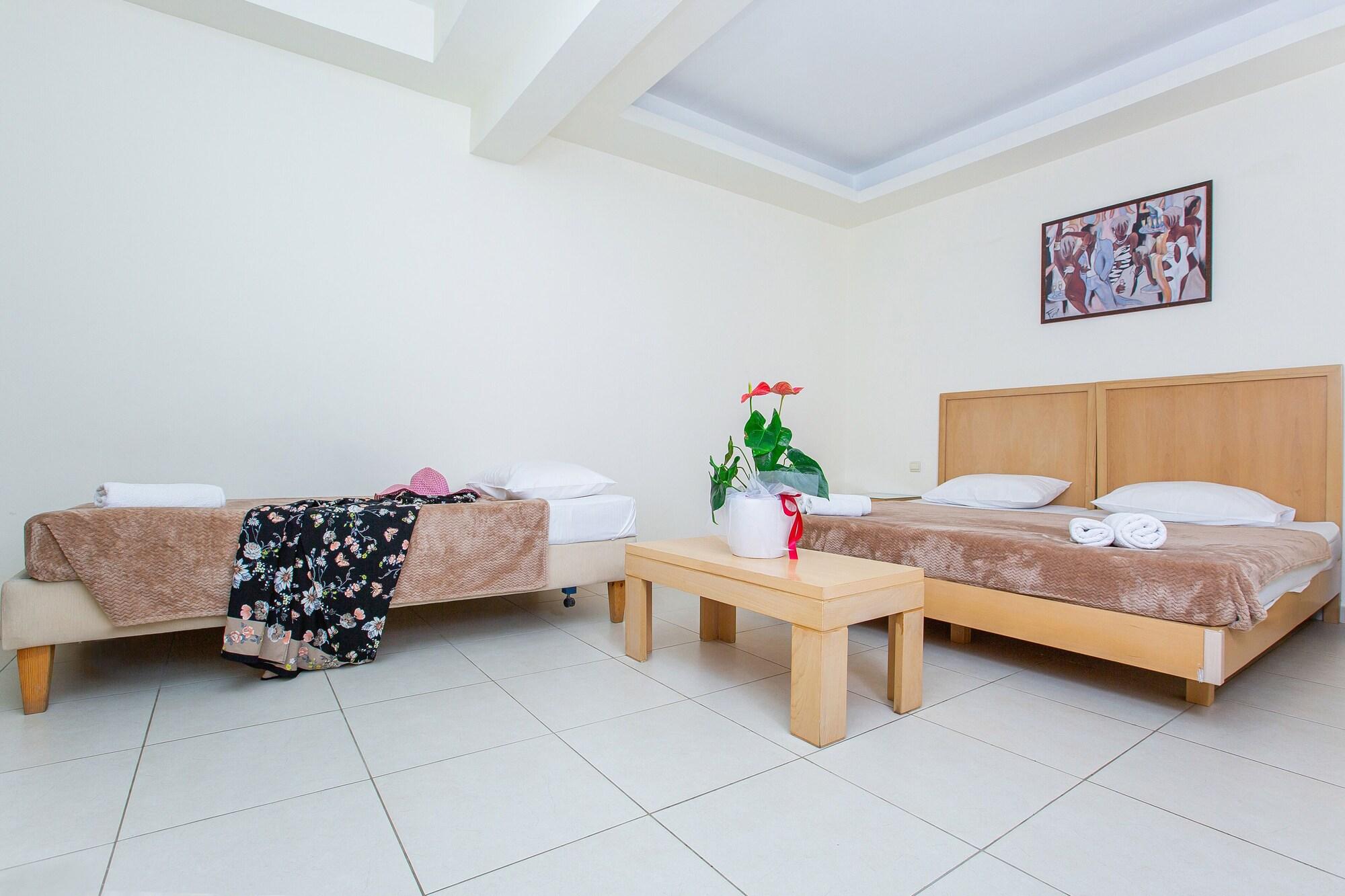 Hermes Hotel Malia Bagian luar foto
