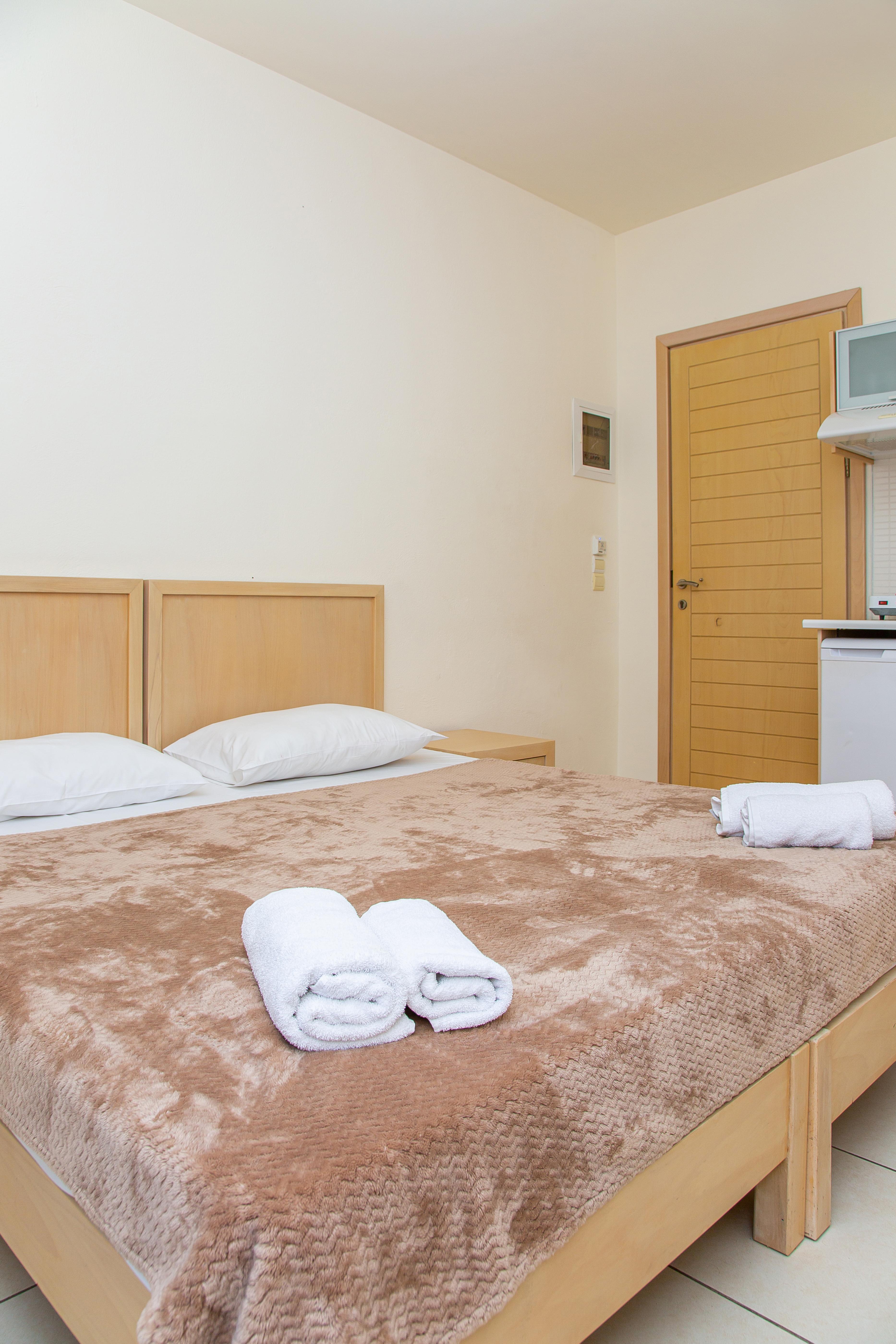 Hermes Hotel Malia Bagian luar foto