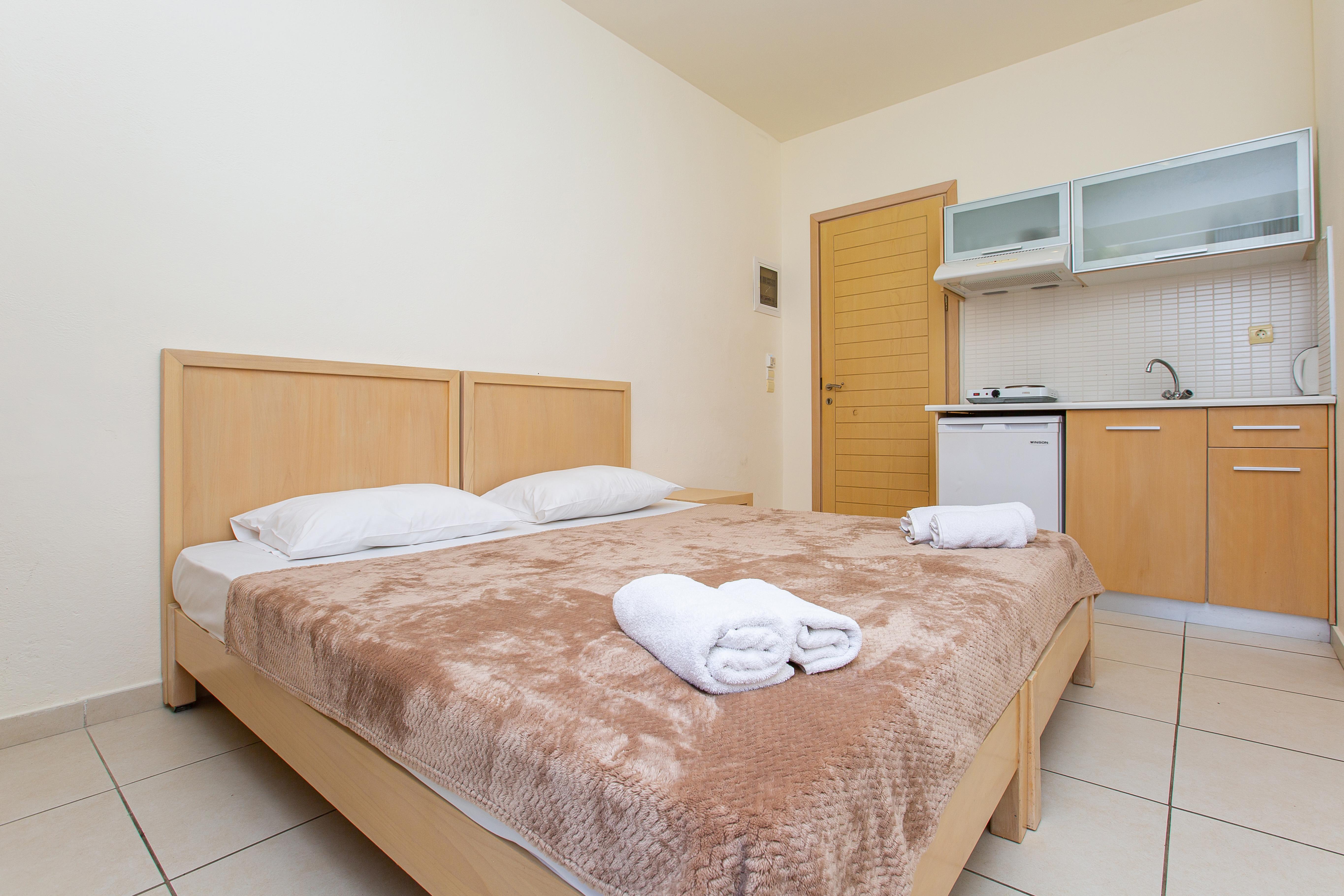 Hermes Hotel Malia Bagian luar foto