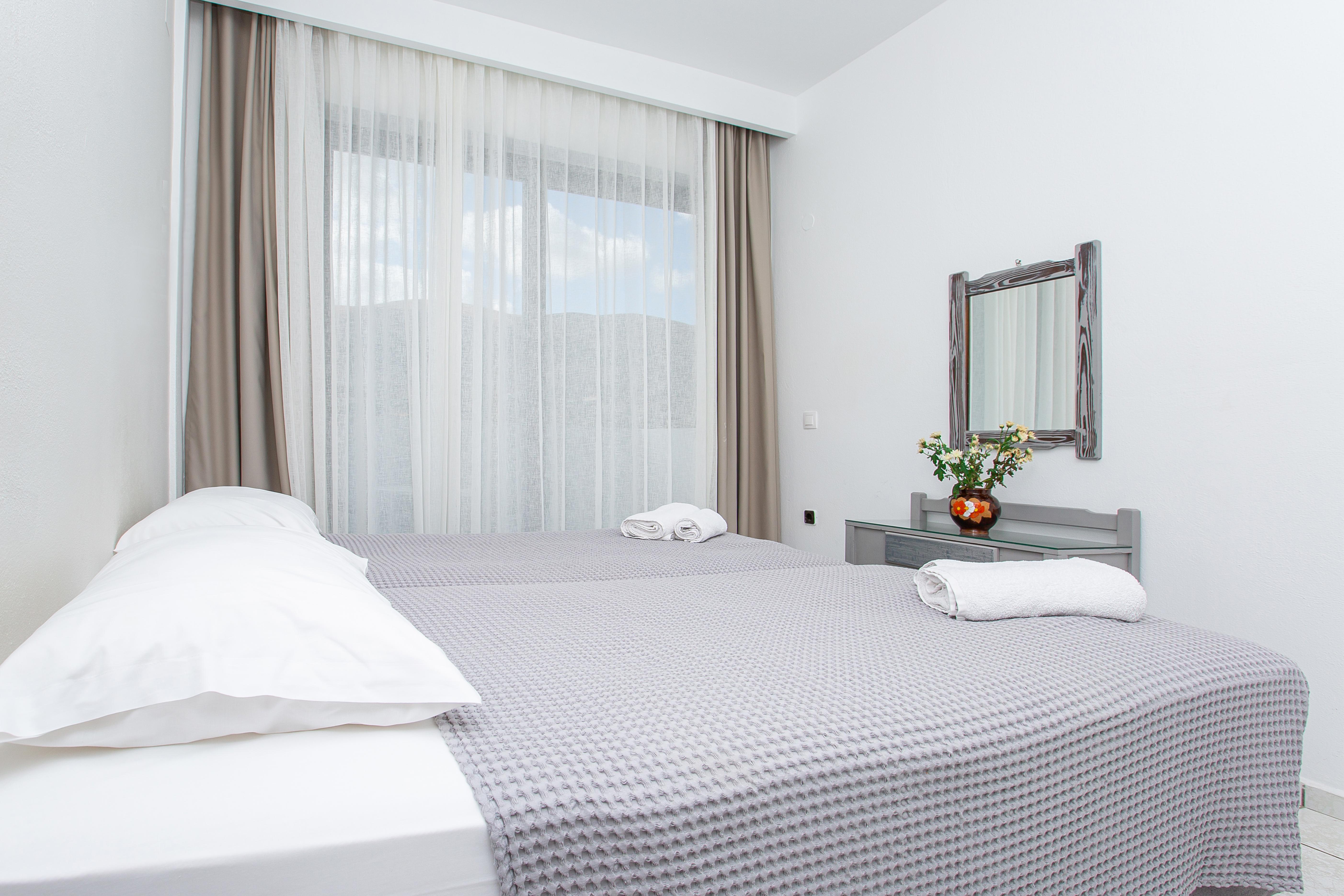 Hermes Hotel Malia Bagian luar foto