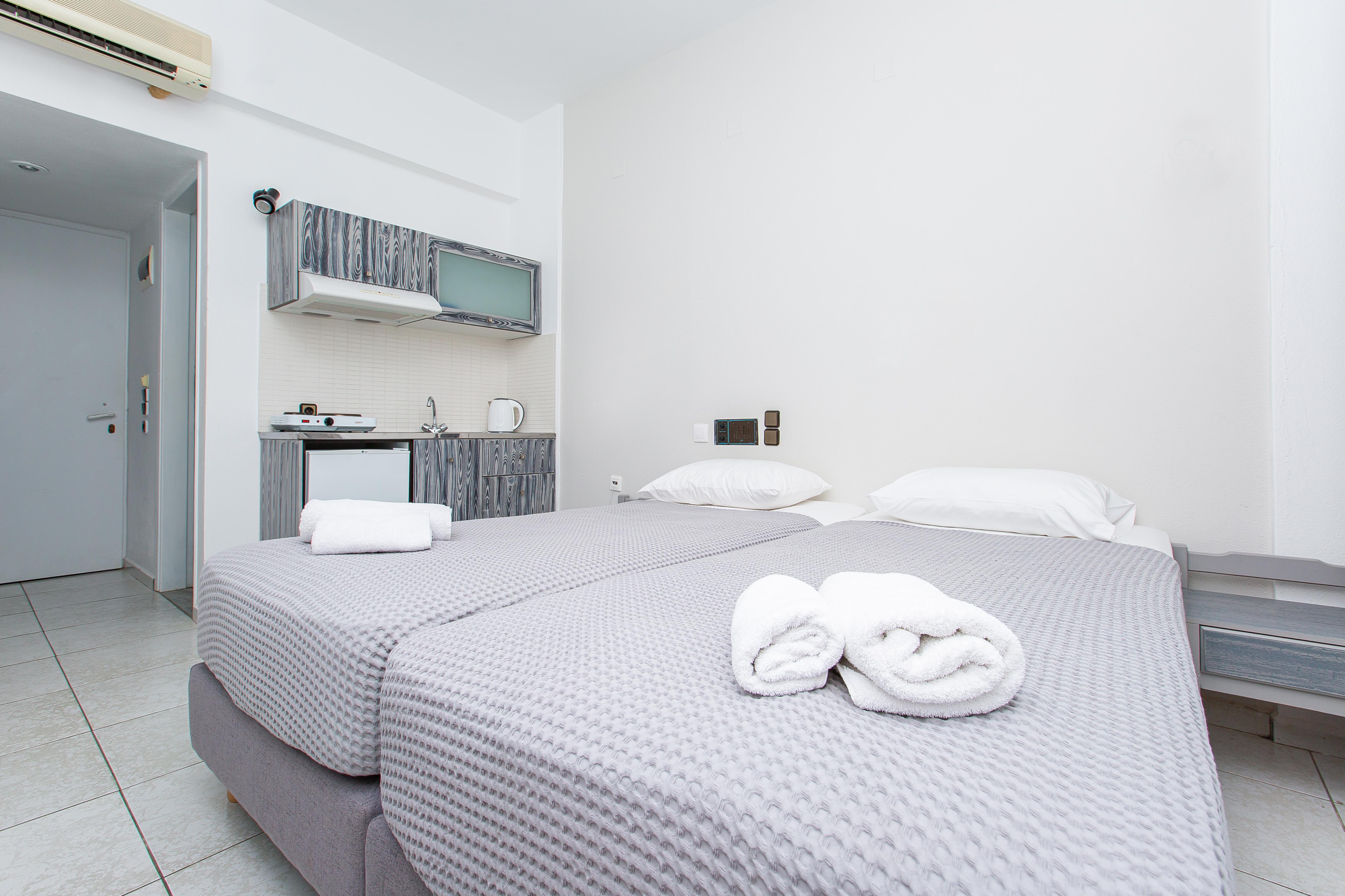 Hermes Hotel Malia Bagian luar foto