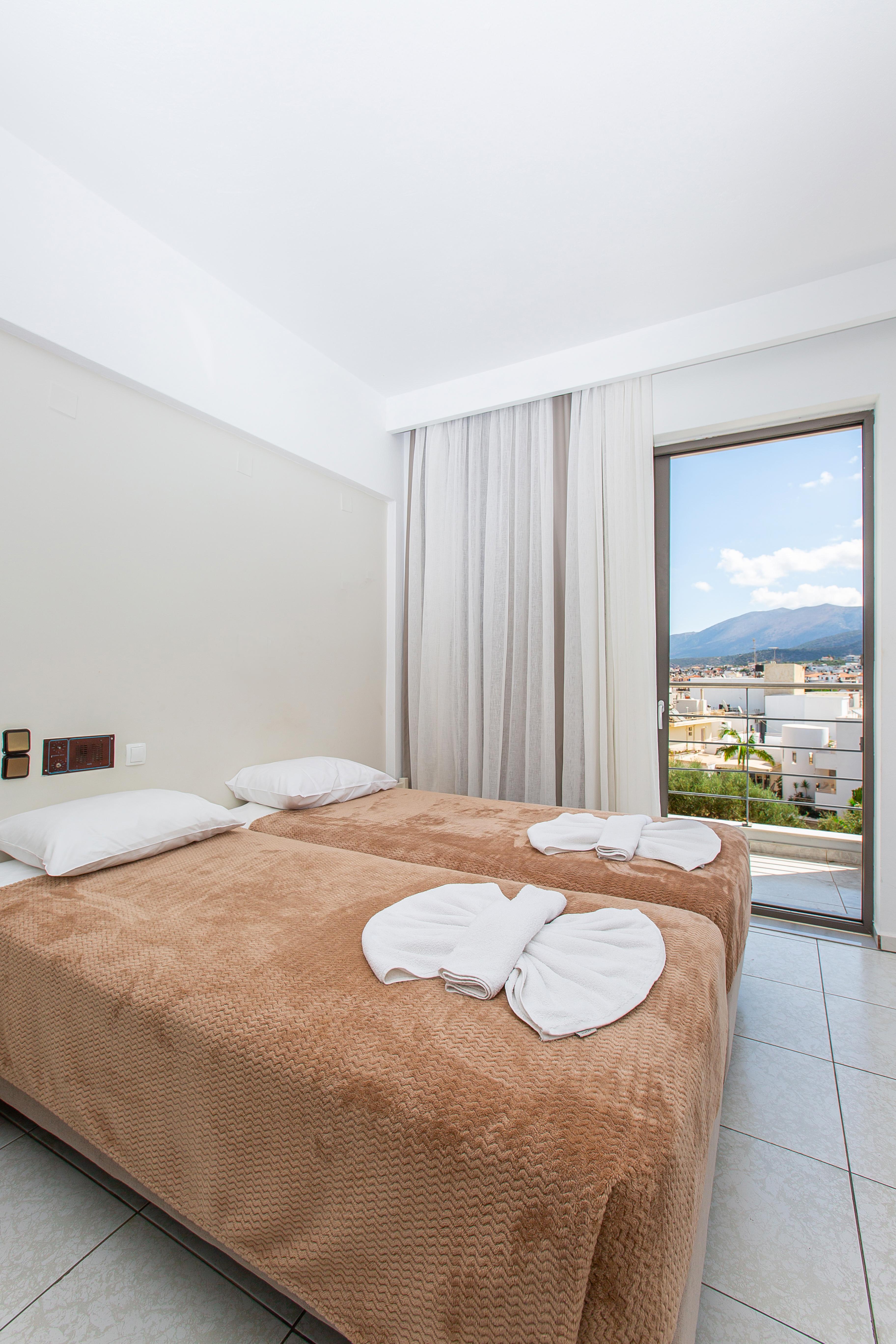 Hermes Hotel Malia Bagian luar foto