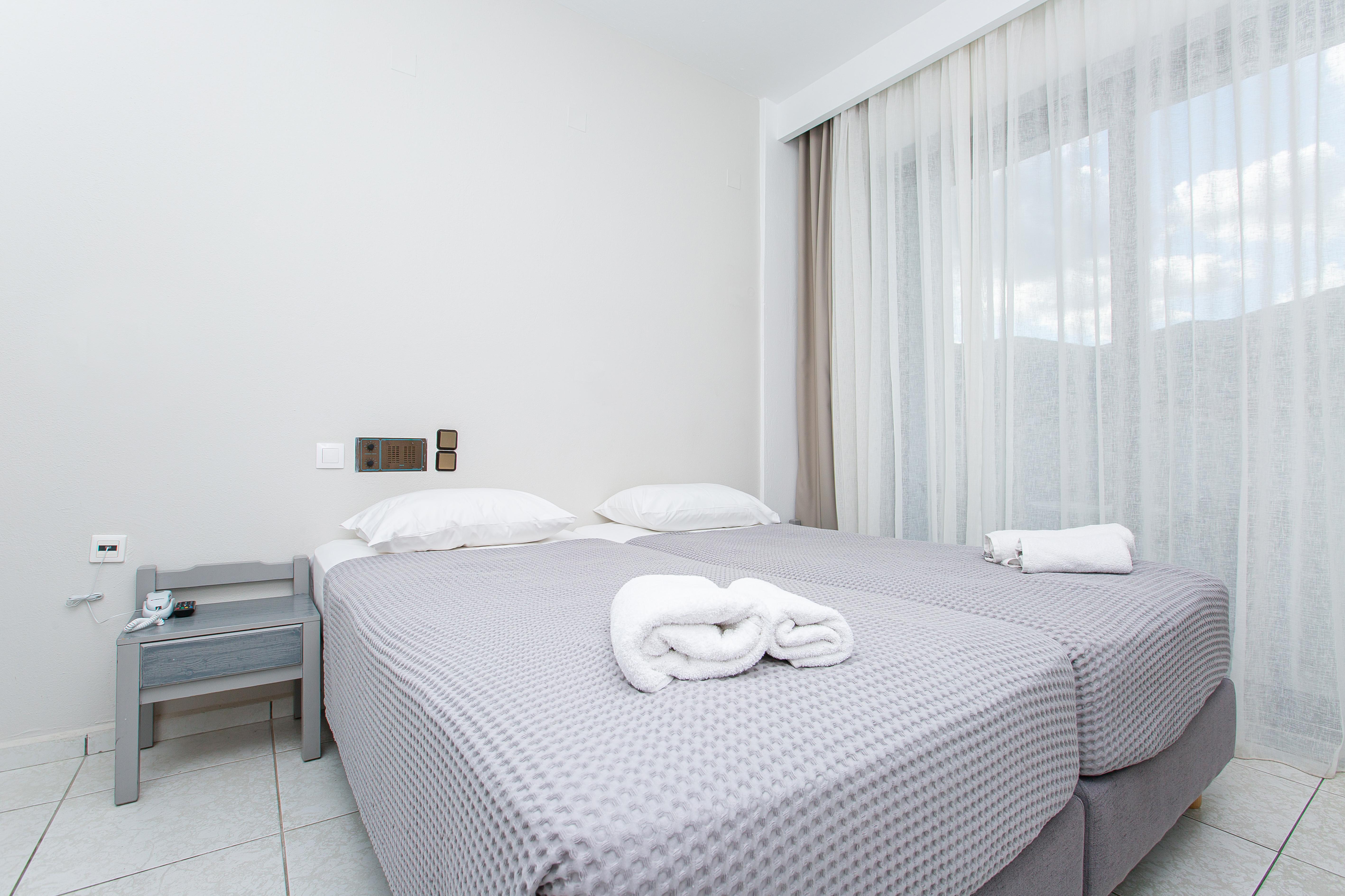 Hermes Hotel Malia Bagian luar foto