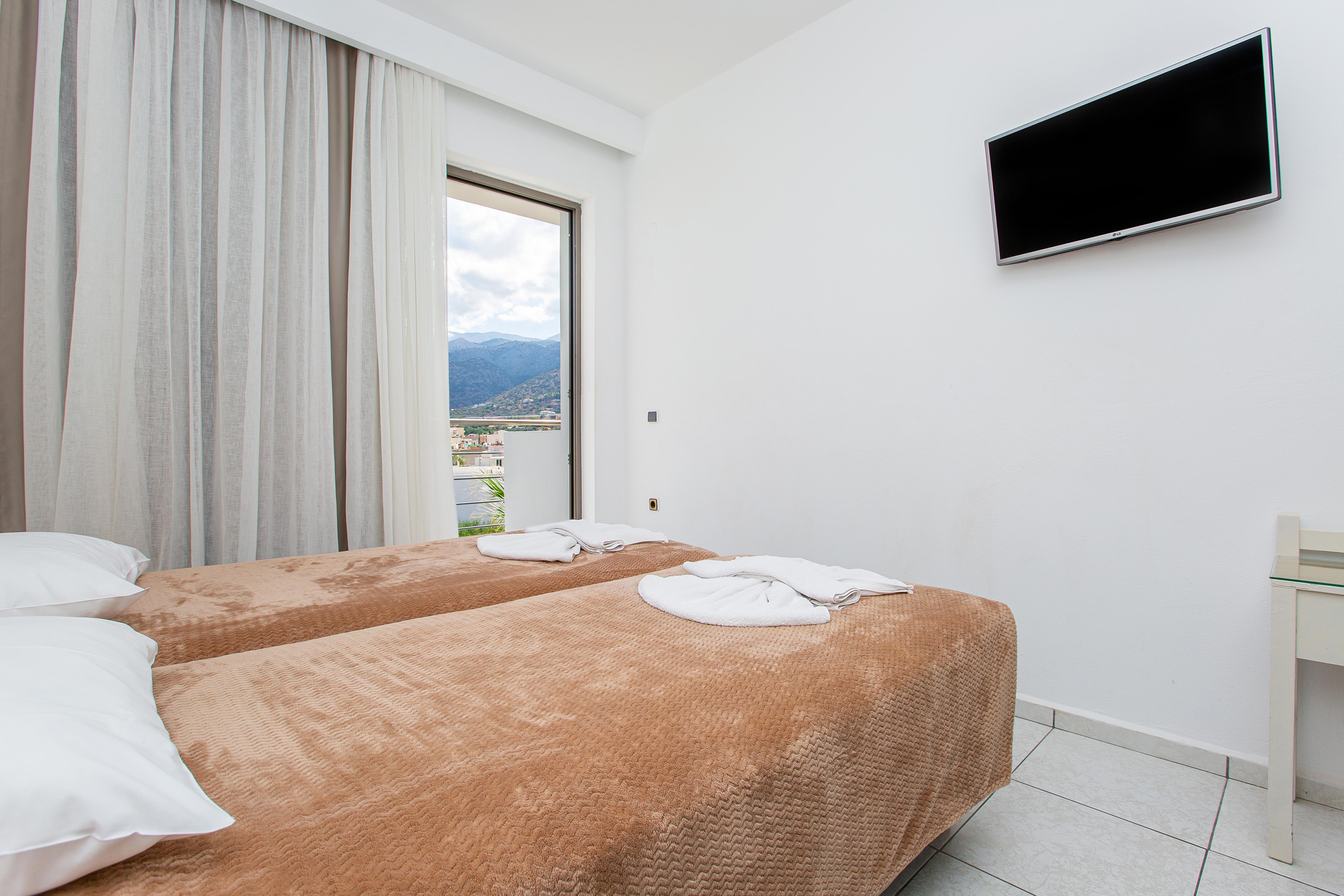 Hermes Hotel Malia Bagian luar foto