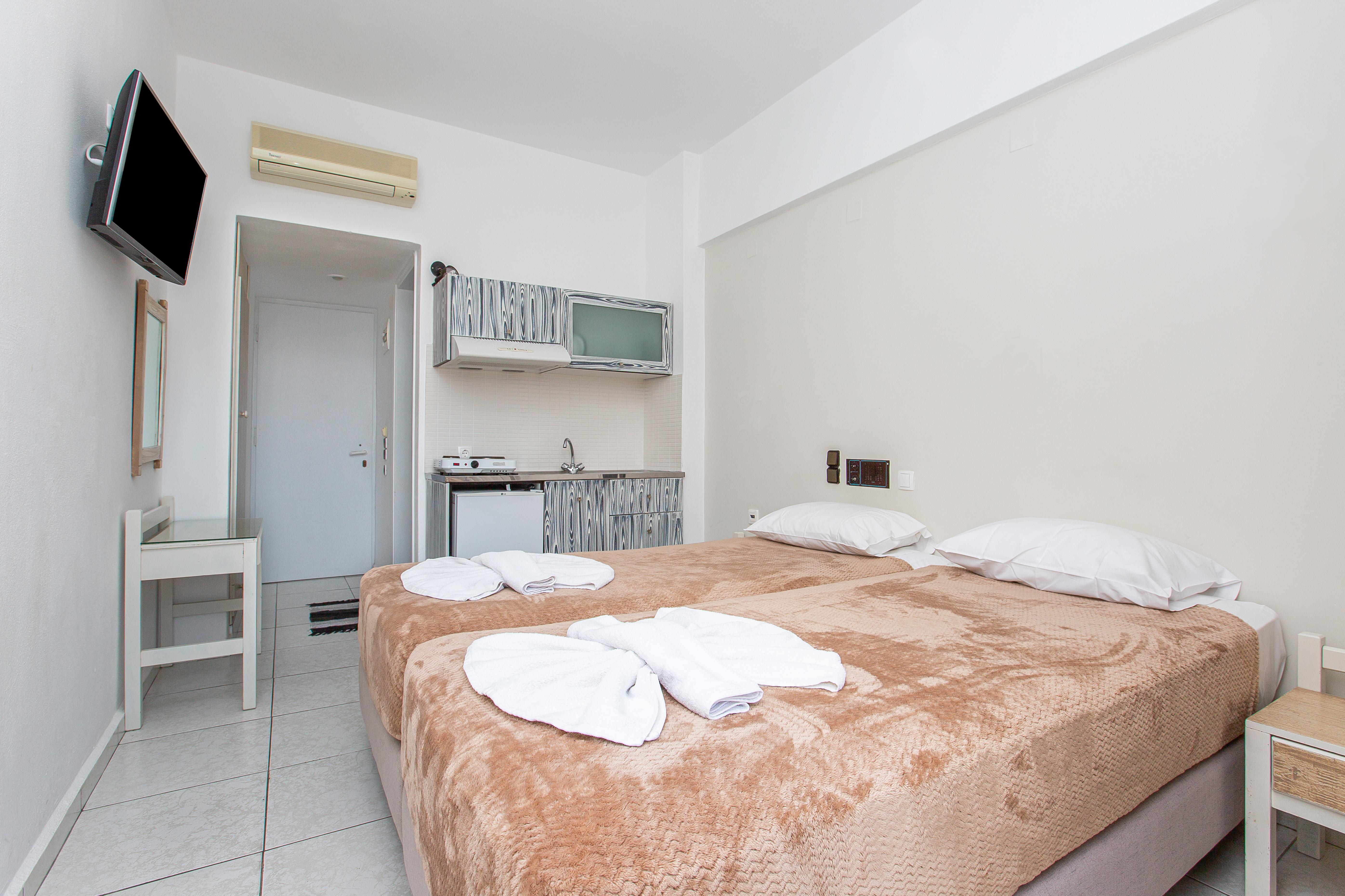 Hermes Hotel Malia Bagian luar foto