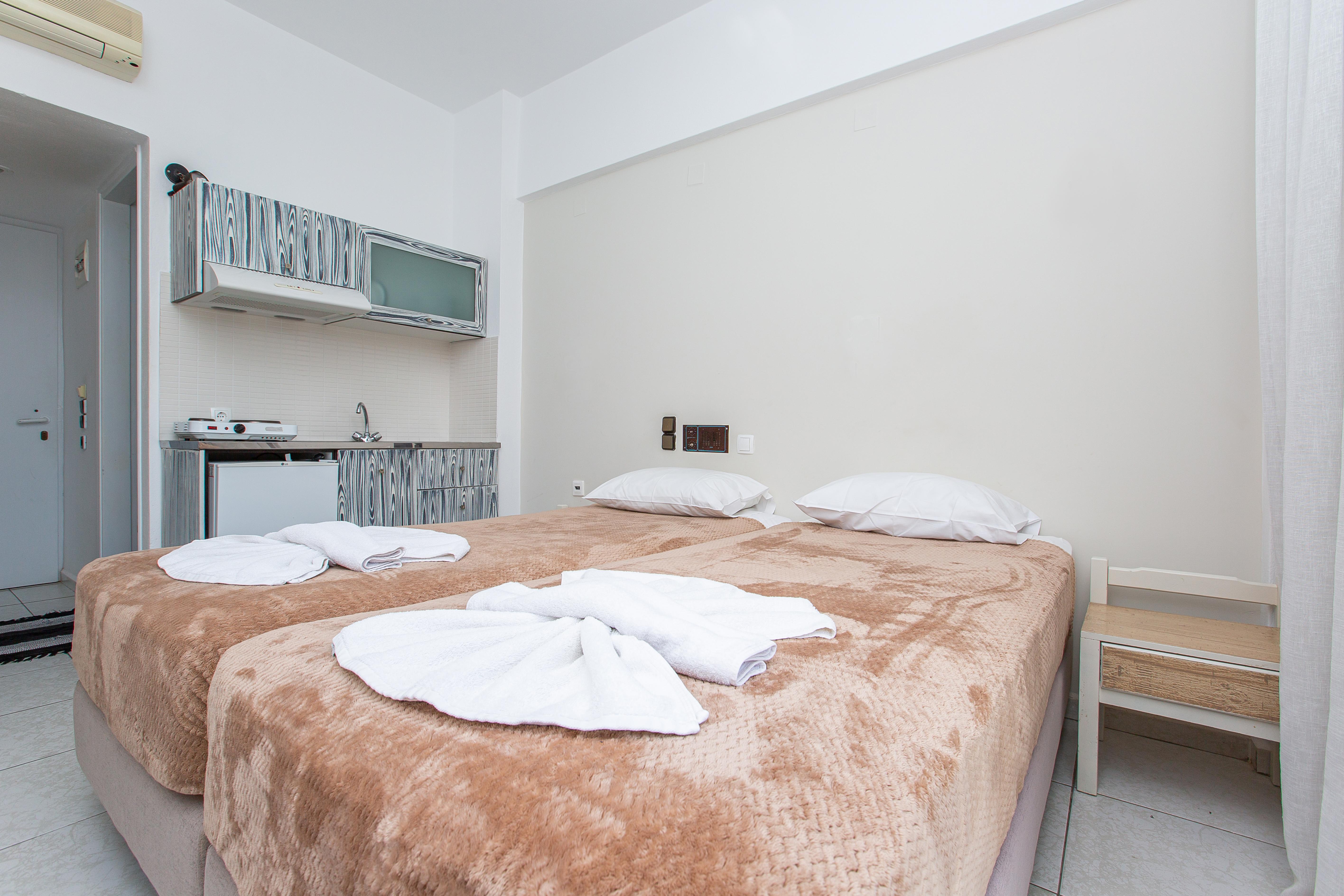 Hermes Hotel Malia Bagian luar foto