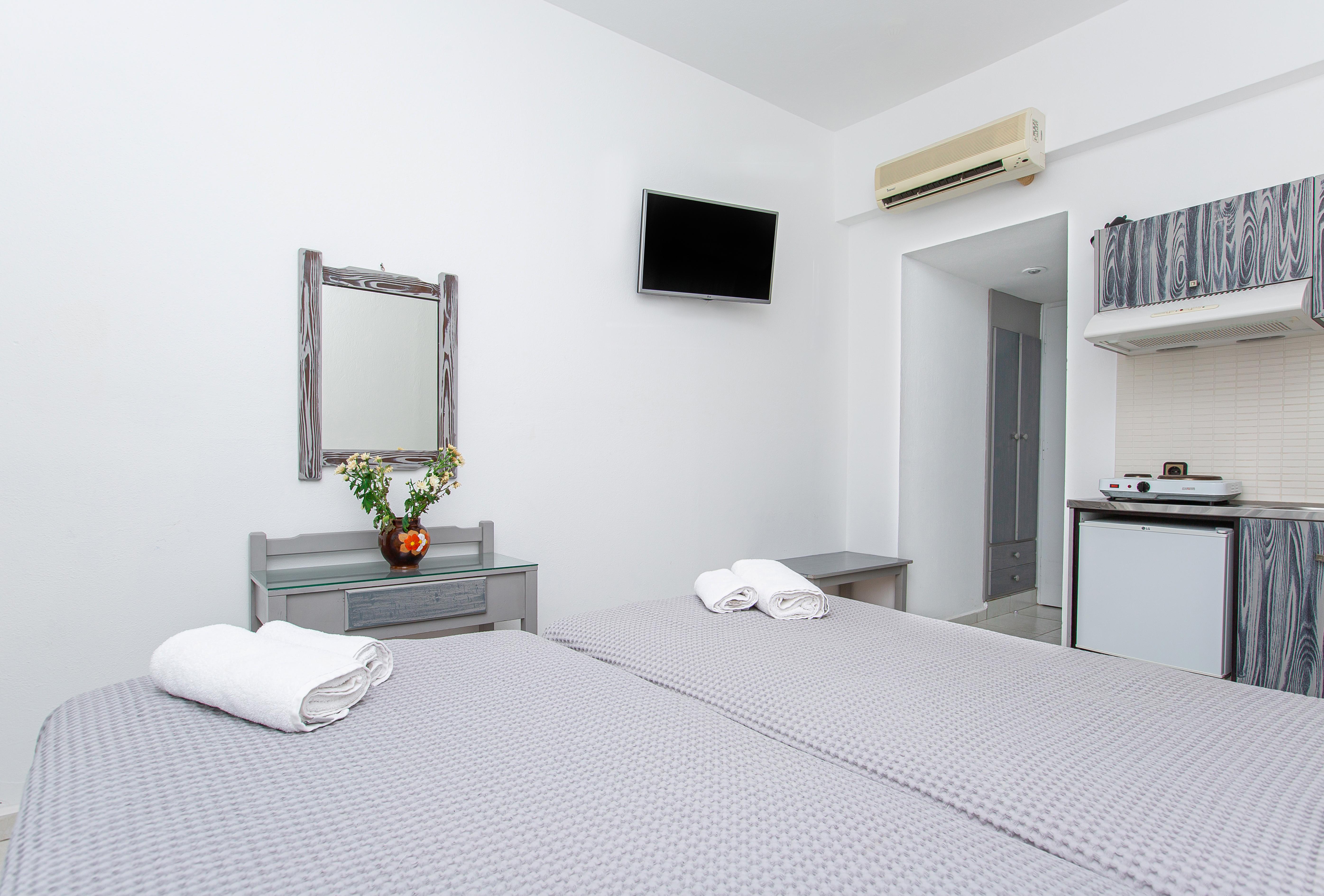 Hermes Hotel Malia Bagian luar foto