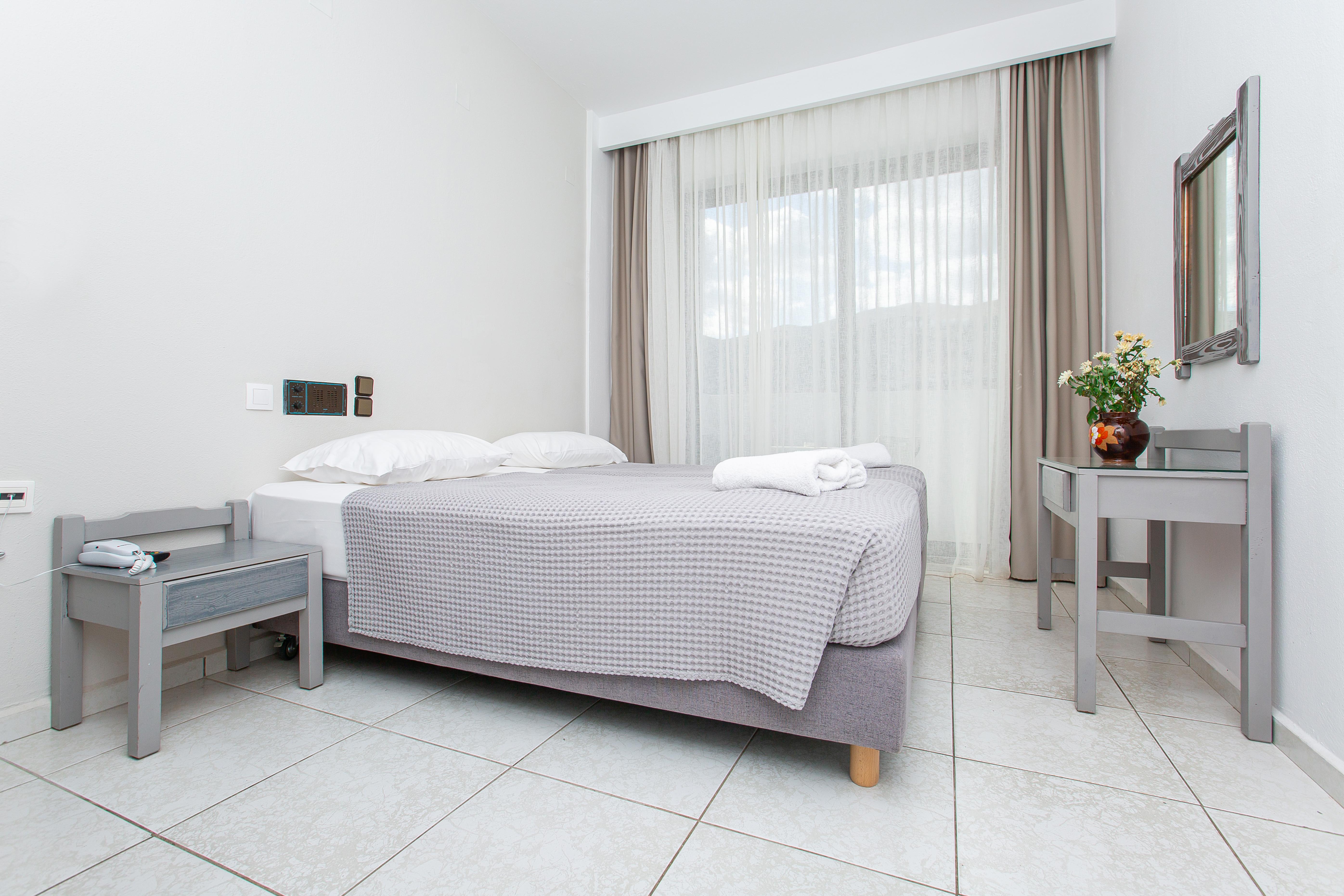 Hermes Hotel Malia Bagian luar foto