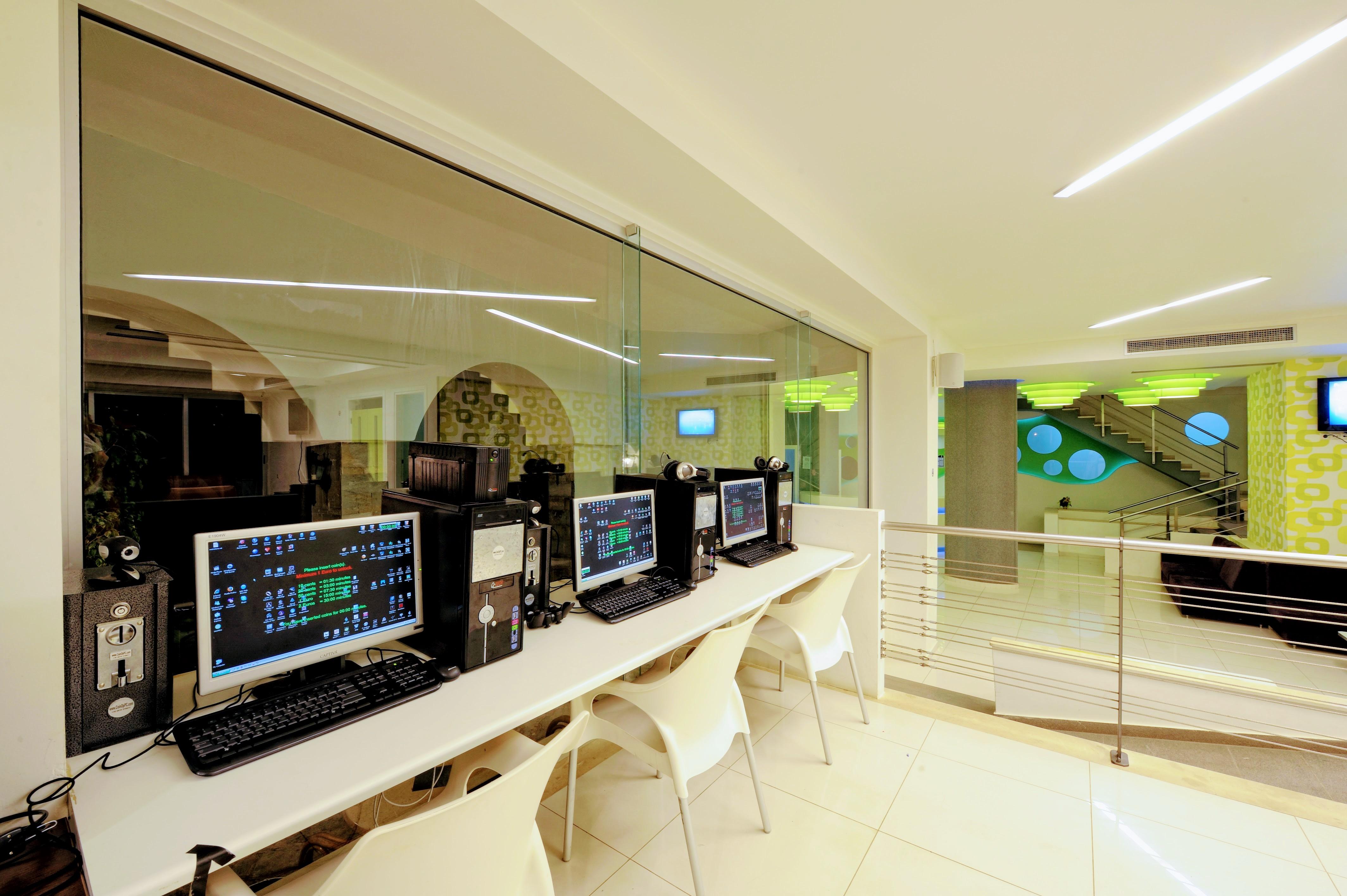 Hermes Hotel Malia Bagian luar foto