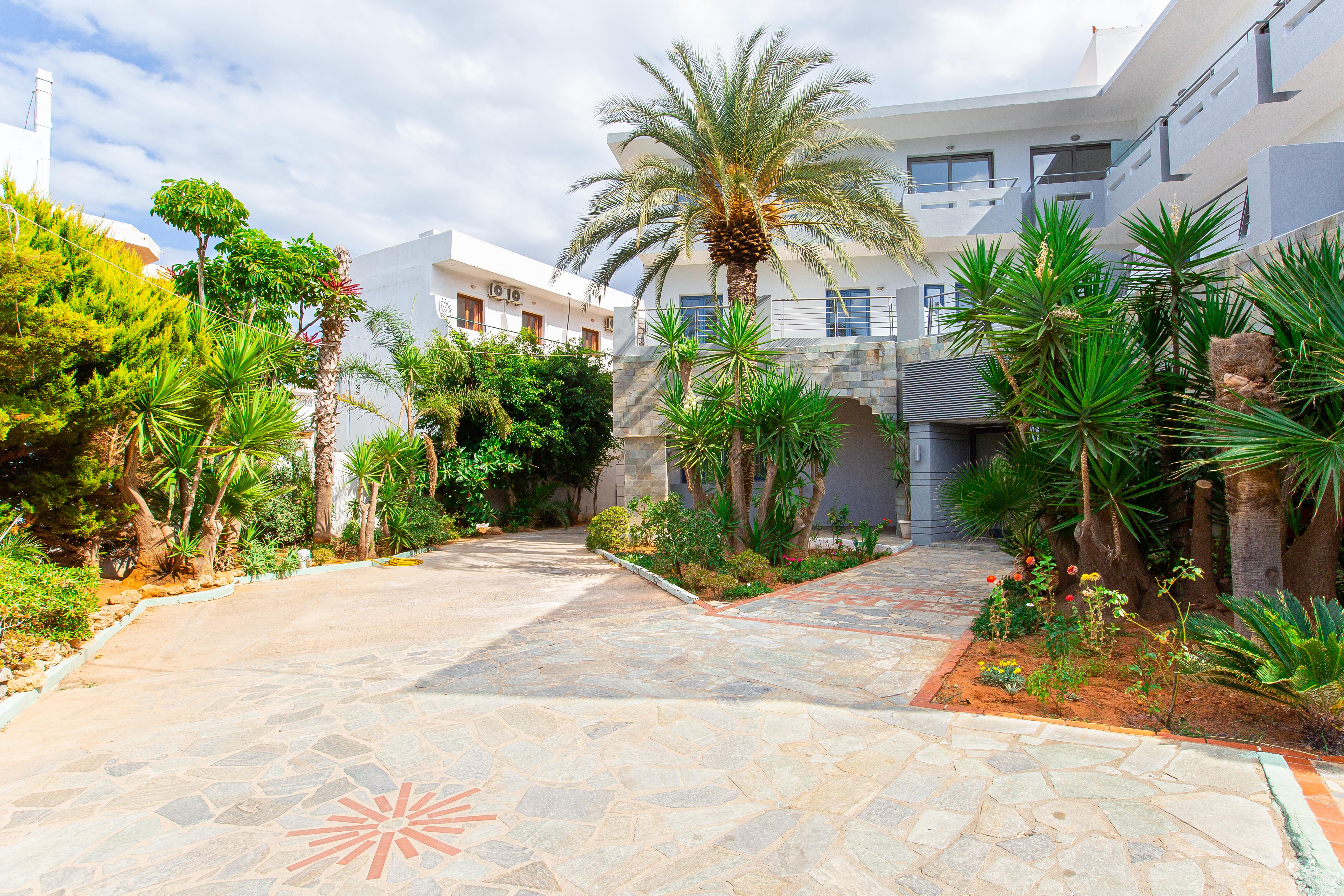 Hermes Hotel Malia Bagian luar foto
